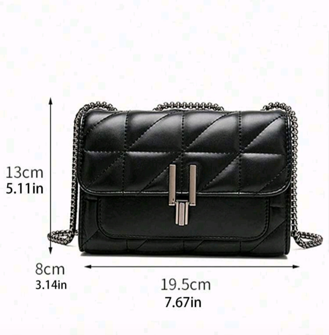 Prošívaná černá kabelka s řetízkem – Quilted Black Chain Bag