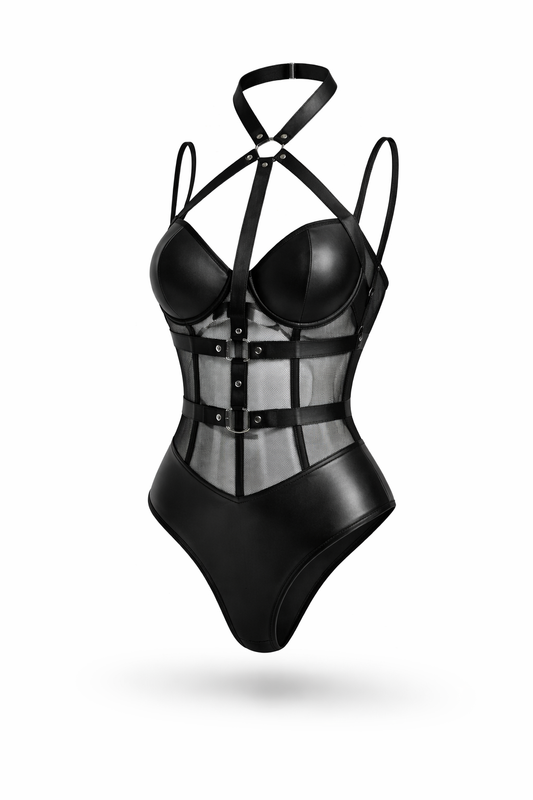 Černé smyslné body s páskovým detailem – výrazný a sebevědomý střih